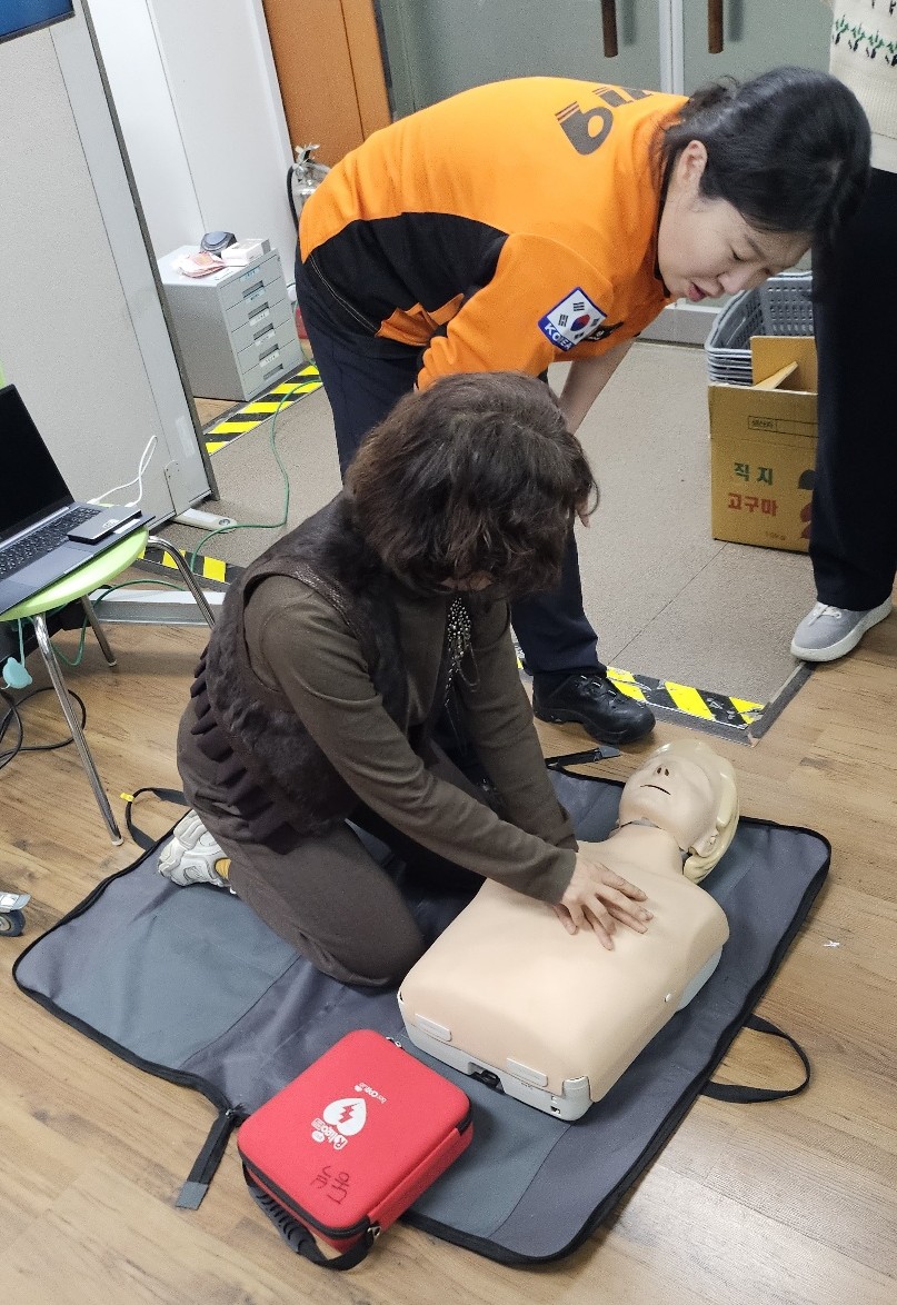 ■ 심폐소생술 실습 교육[12월 5일] [첨부 이미지2]